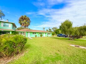 7000 Hibiscus Ave S., Unit 3 in South Pasadena, FL - Building Photo