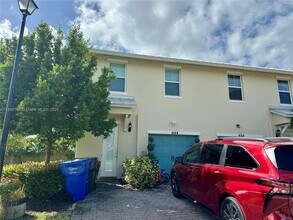 4144 Greenway Dr in Hollywood, FL - Building Photo - Building Photo