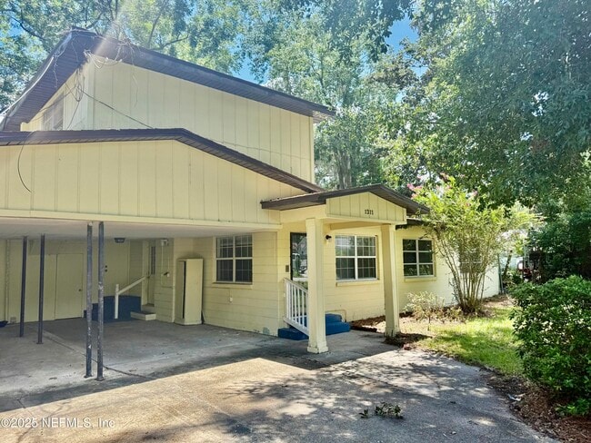1311 Pullen Rd in Jacksonville, FL - Foto de edificio - Building Photo