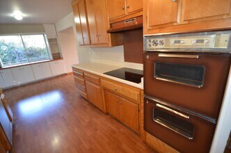 151 Dolton Ave in San Carlos, CA - Building Photo - Building Photo