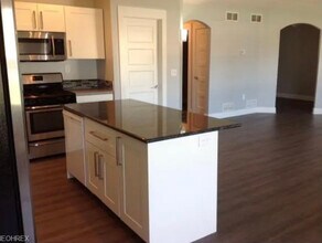 7296 Bretz St NW, Unit 7296 in Massillon, OH - Foto de edificio - Building Photo