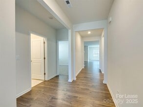 3721 Stanley Crk Dr in Mount Holly, NC - Building Photo - Building Photo