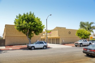 7912-7922 Aldrich Dr. in Huntington Beach, CA - Foto de edificio - Building Photo