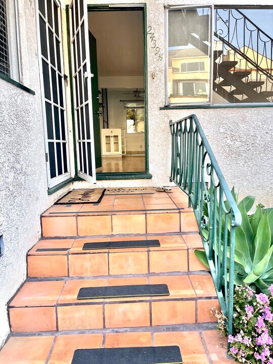 2439 Purdue Ave in Los Angeles, CA - Building Photo