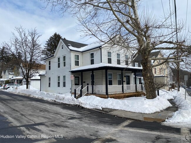 520 Delaware Ave in Kingston, NY - Foto de edificio - Building Photo