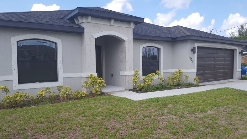 1102 SW 23rd St in Cape Coral, FL - Building Photo