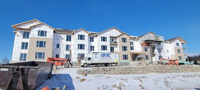The Crest at Cardinal Heights in Columbus, WI - Foto de edificio - Building Photo