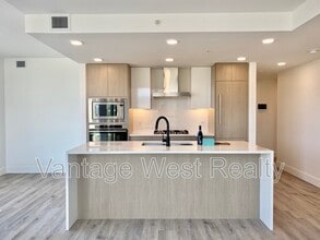 1588 Ellis St in Kelowna, BC - Building Photo - Building Photo