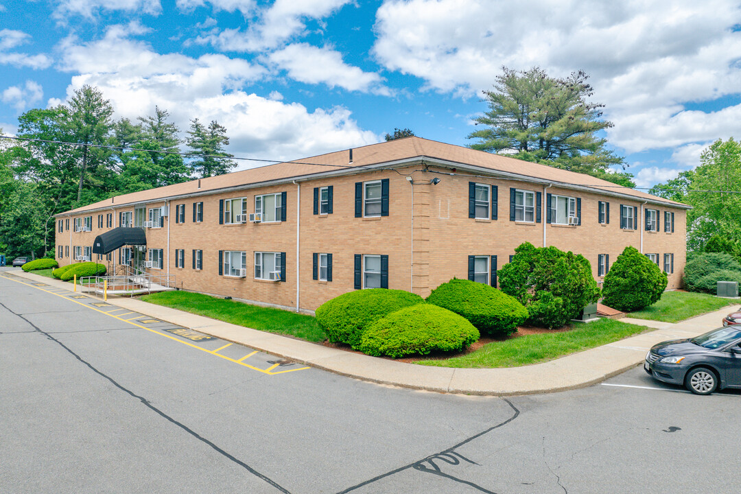 Clovelly Apartments in Nashua, NH - Foto de edificio