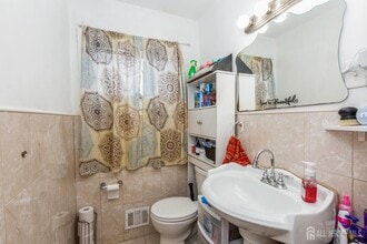 332 Ernston Rd in Old Bridge, NJ - Building Photo - Building Photo