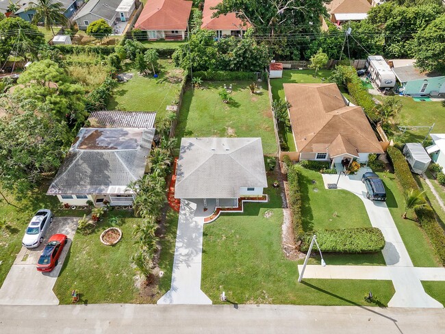 4882 Jefferson Rd in Delray Beach, FL - Building Photo - Building Photo