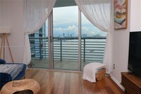 325 S Biscayne Blvd, Unit 1523 in Miami, FL - Foto de edificio - Building Photo