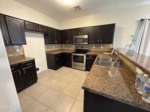 10225 W Camelback Rd in Phoenix, AZ - Building Photo - Building Photo