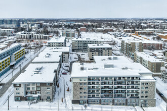 275 Larch St in Waterloo, ON - Building Photo - Building Photo