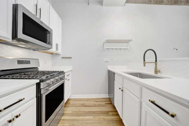 1111 W 15th St in Chicago, IL - Building Photo - Building Photo