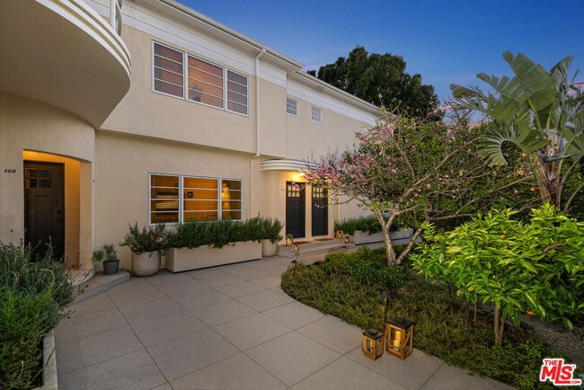 property at 464 N Harper Ave