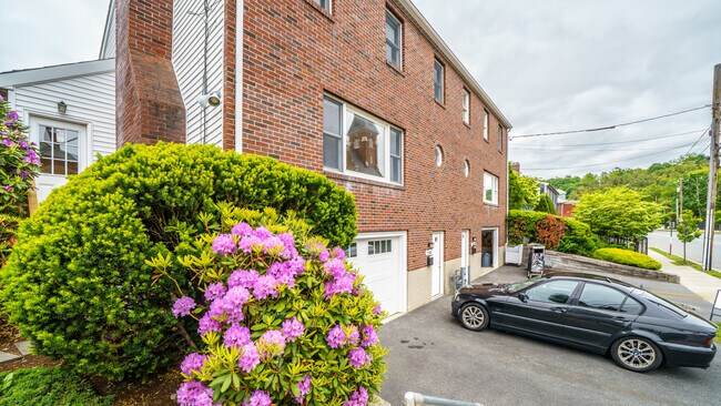 298 Adams St in Newton, MA - Building Photo - Building Photo