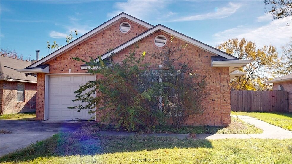 806 Azalea Ct in College Station, TX - Building Photo