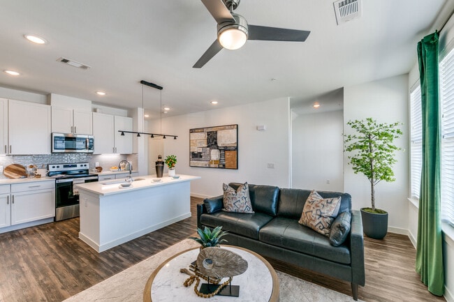Kessler Bluffs in Dallas, TX - Building Photo - Building Photo