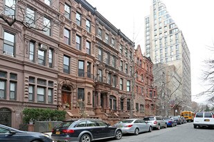 27 W 88th St in New York, NY - Building Photo