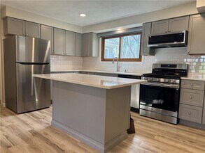 4 Apple Orchard Ln in Smithfield, RI - Building Photo - Building Photo