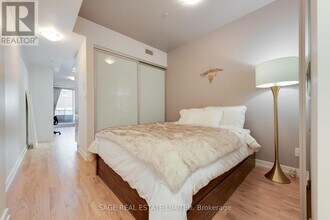 377 Madison Ave in Toronto, ON - Building Photo - Building Photo