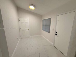 1300 Wiley St in Hollywood, FL - Building Photo - Building Photo