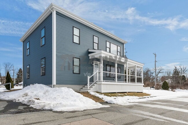24 Vernon Ave in Bristol, RI - Building Photo - Building Photo