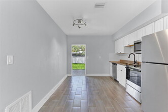 2822 N Dixie Hwy in Boca Raton, FL - Building Photo - Building Photo