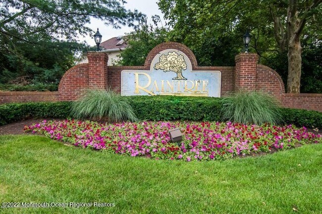 property at 174 Tulip Ln