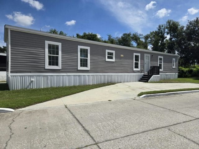 8750 Symmes Rd in Gibsonton, FL - Building Photo - Building Photo