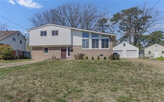 5458 Bayberry Dr, Unit 98-207 in Norfolk, VA - Building Photo