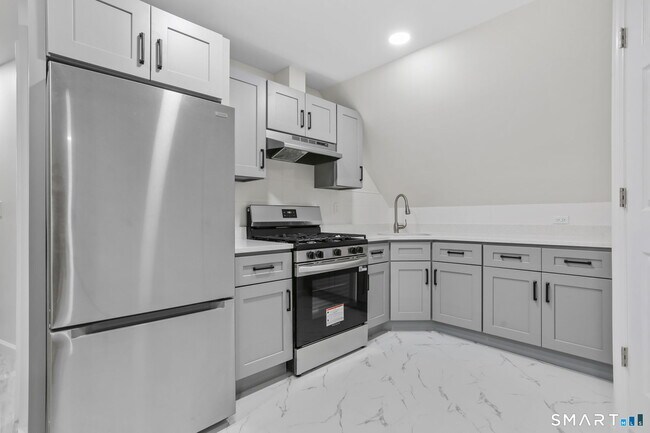 661 Iranistan Ave in Bridgeport, CT - Building Photo - Building Photo