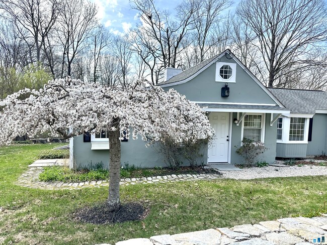 13 South St in Washington, CT - Building Photo - Building Photo