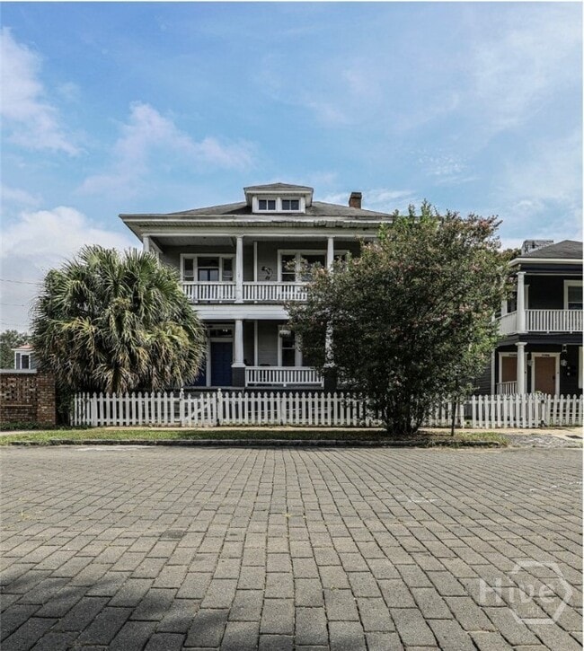 property at 316 W 40th St