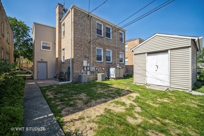 4914 Louise St, Unit #1 in Skokie, IL - Foto de edificio - Building Photo