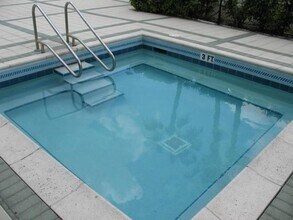 2236 N Cypress Bend Dr in Pompano Beach, FL - Building Photo - Building Photo