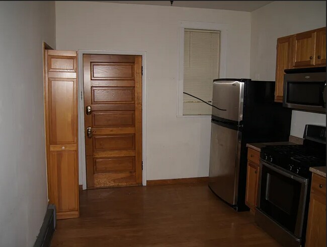 96 Pine Ave, Unit 1 in Riverside, IL - Building Photo - Building Photo