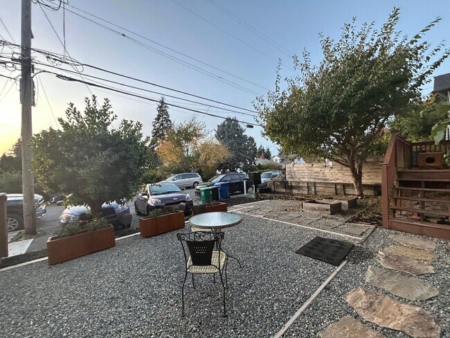 8526 16th Ave NW, Unit B in Seattle, WA - Building Photo - Building Photo