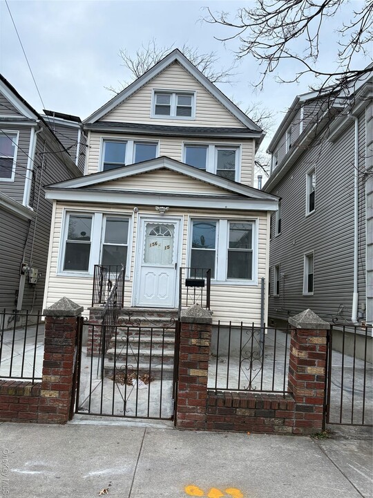 156-15 110th Ave in Queens, NY - Building Photo