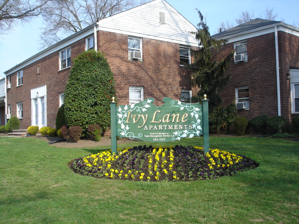 Omni Apartments in Bergenfield, NJ - Foto de edificio