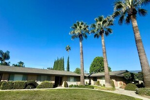Country Club Villas in San Bernardino, CA - Building Photo