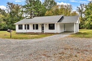 149 Robertson Hill Rd in Dover, TN - Building Photo