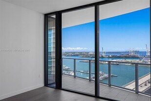 500 Alton Rd, Unit 1904 in Miami Beach, FL - Building Photo