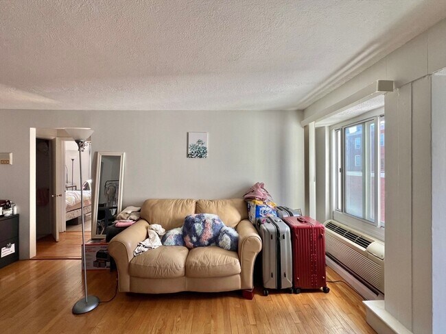 4 Trowbridge Pl, Unit 3C in Cambridge, MA - Building Photo - Building Photo