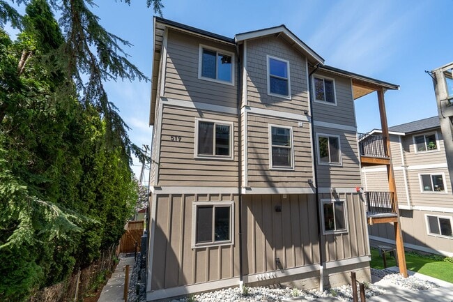 property at 519 N Forest St