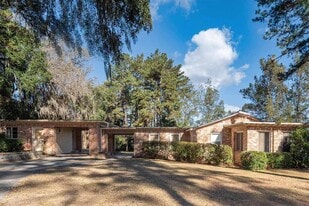2818 Lakeshore Dr in Tallahassee, FL - Building Photo