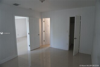 2388 NE 173rd St-Unit -1 in North Miami Beach, FL - Building Photo - Building Photo
