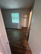 150 E Blue Jay Rd in Louisville, KY - Building Photo - Building Photo