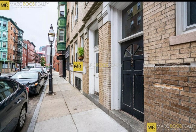 162 Endicott St in Boston, MA - Foto de edificio - Building Photo